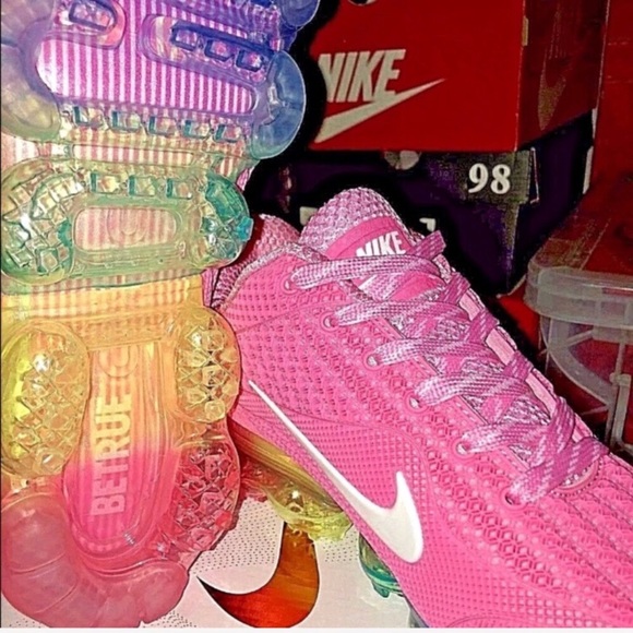 vapormax with rainbow bottom